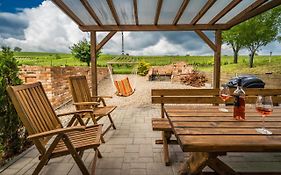 Vinoza - ubytování a vinný sklep Velké Bílovice Pod Vinicí